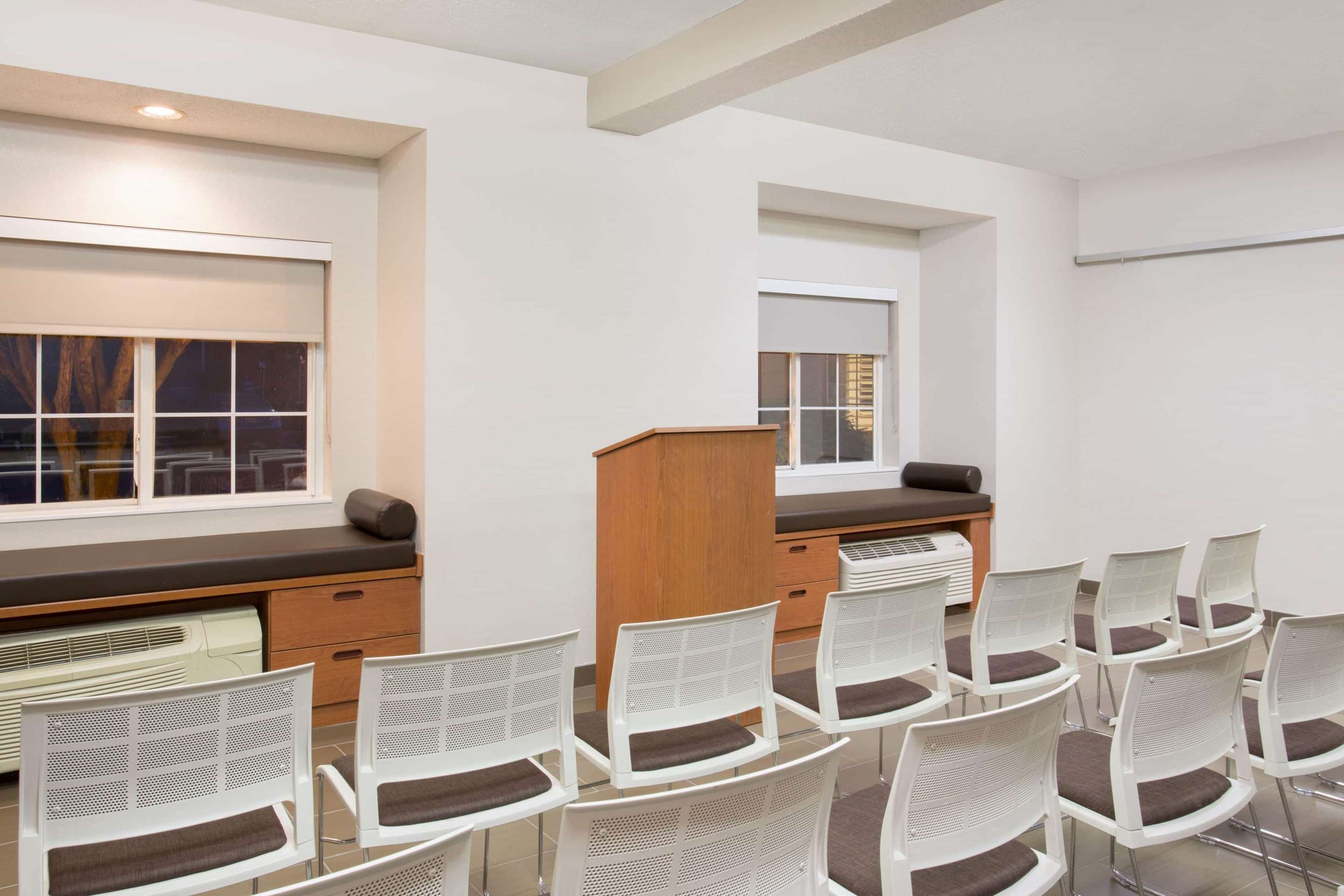Meeting Room | Microtel Inn & Suites by Wyndham Leesburg/Mt Dora