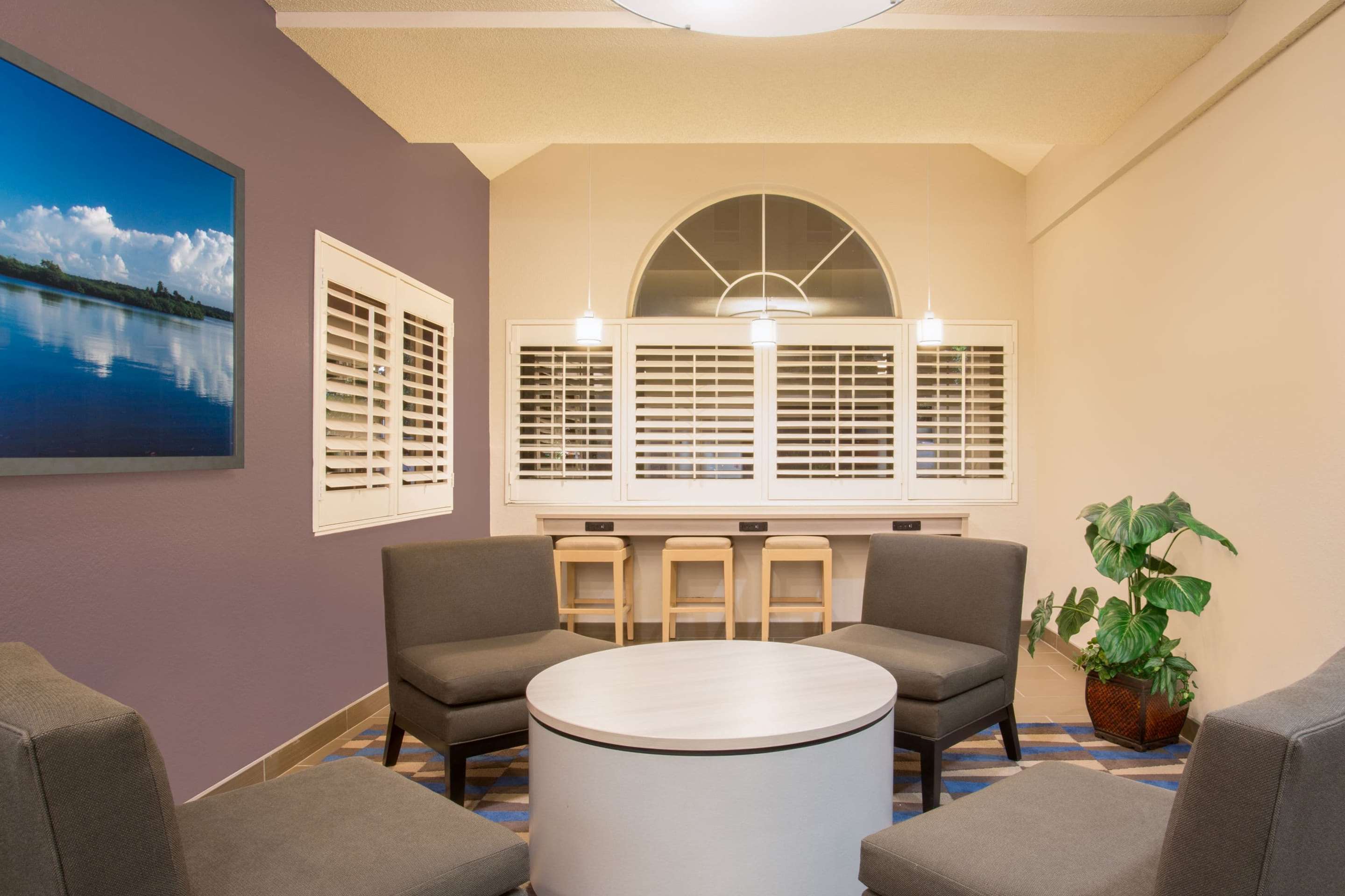 Lobby | Microtel Inn & Suites by Wyndham Leesburg/Mt Dora