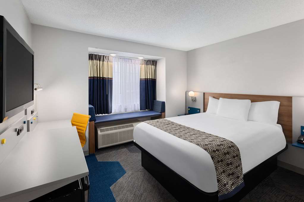 MICROTEL INN BOWLING GREEN KY-guestroom-Guest Room,On-Site.jpg