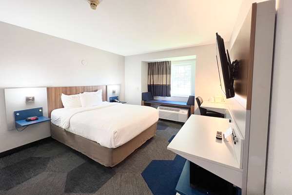  - Microtel Inn by Wyndham Janesville - I-39 & I-90, Exit 171B