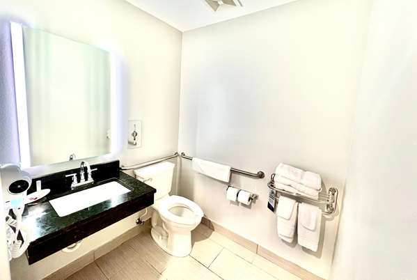  - Microtel Inn by Wyndham Janesville - I-39 & I-90, Exit 171B