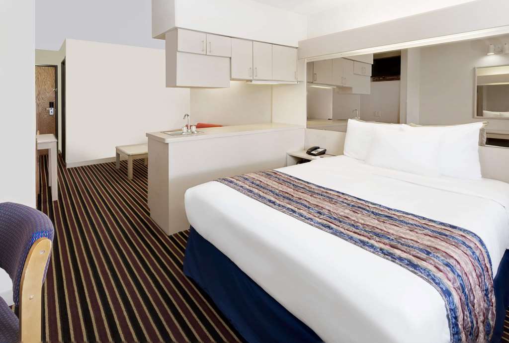Park Inn by Radisson, Madison East - Tap to explore photos