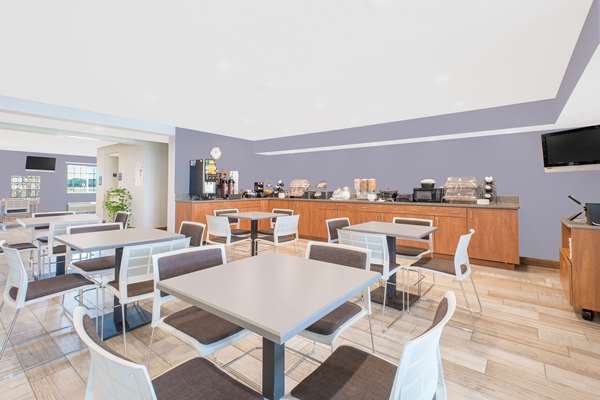  - Microtel Inn & Suites by Wyndham Ames - I-35, Exit 111