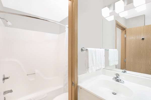  - Microtel Inn & Suites by Wyndham Ames - I-35, Exit 111