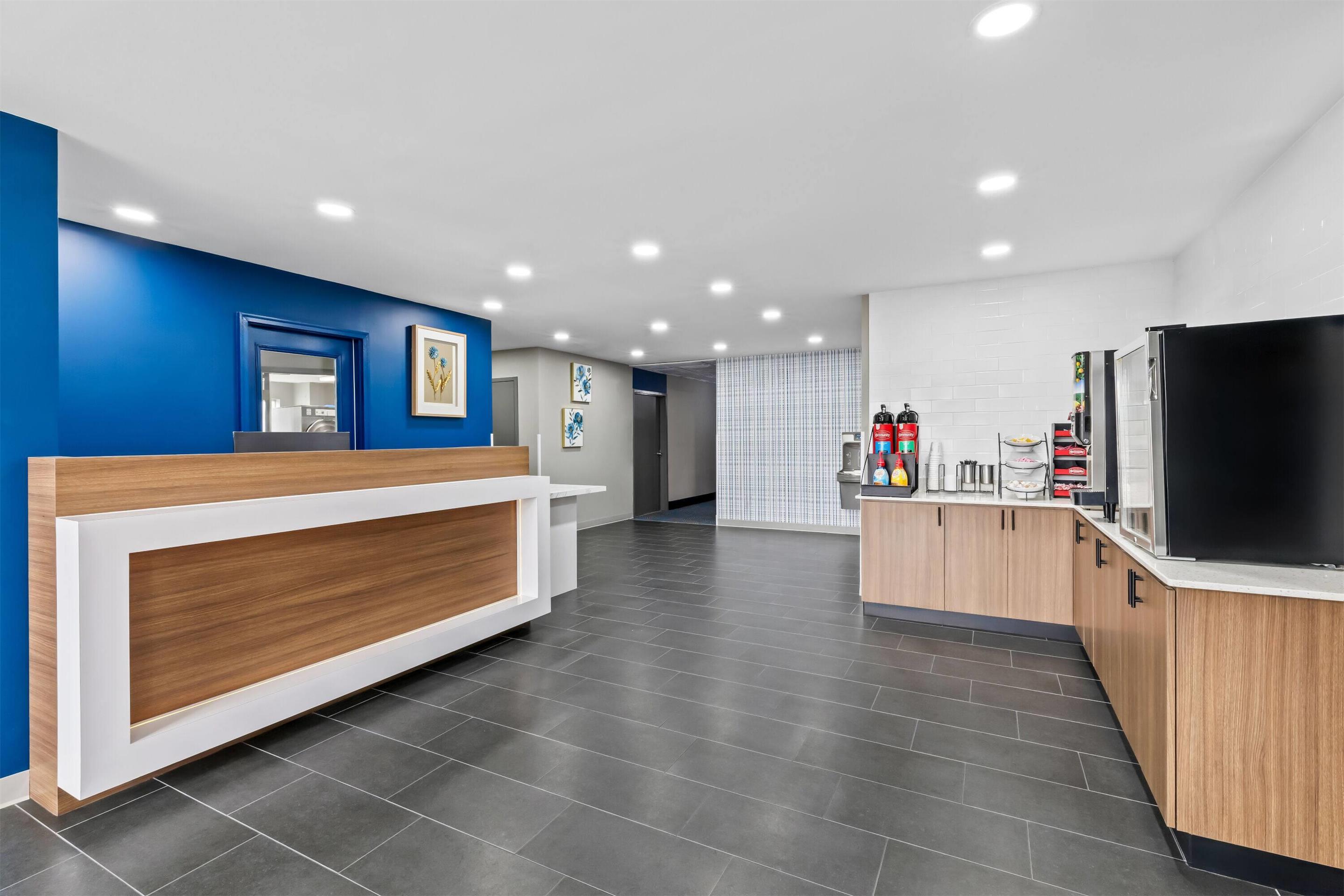 Lobby | Microtel Inn & Suites by Wyndham Norcross