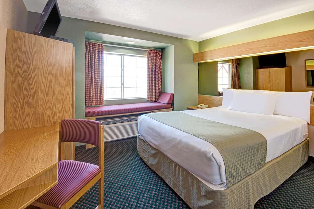 Microtel Inn & Suites by Wyndham Albuquerque West Room Type - Room, 1 King Bed, Non Smoking