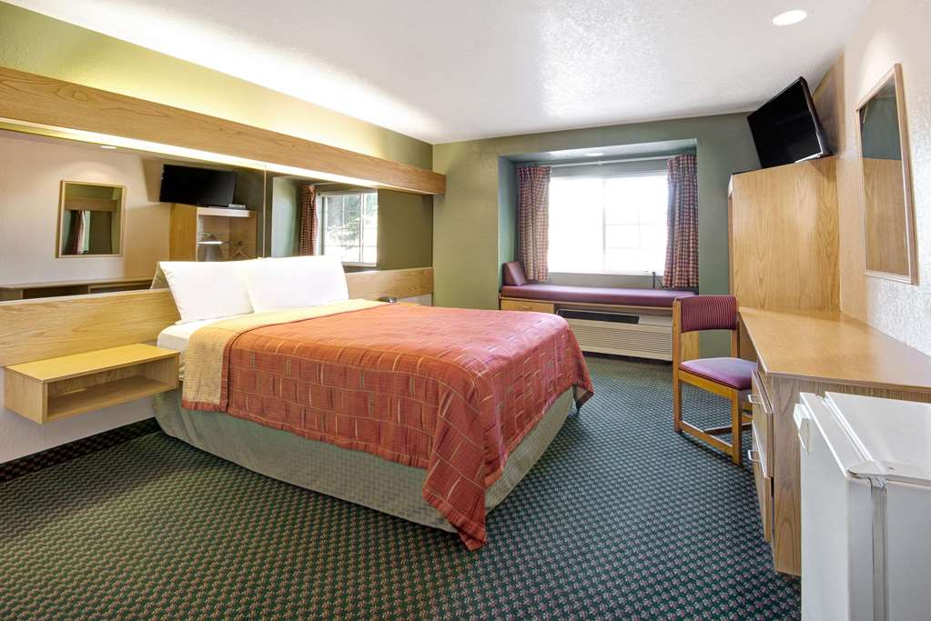 Microtel Inn & Suites by Wyndham Albuquerque West Room Type - Room, 1 King Bed, Accessible, Non Smoking (Mobility,Tub w/Grab Bars) Microtel Inn & Suites by Wyndham Albuquerque West Room Type - Room, 1 King Bed, Accessible, Non Smoking (Mobility,Tub w/Grab Bars)