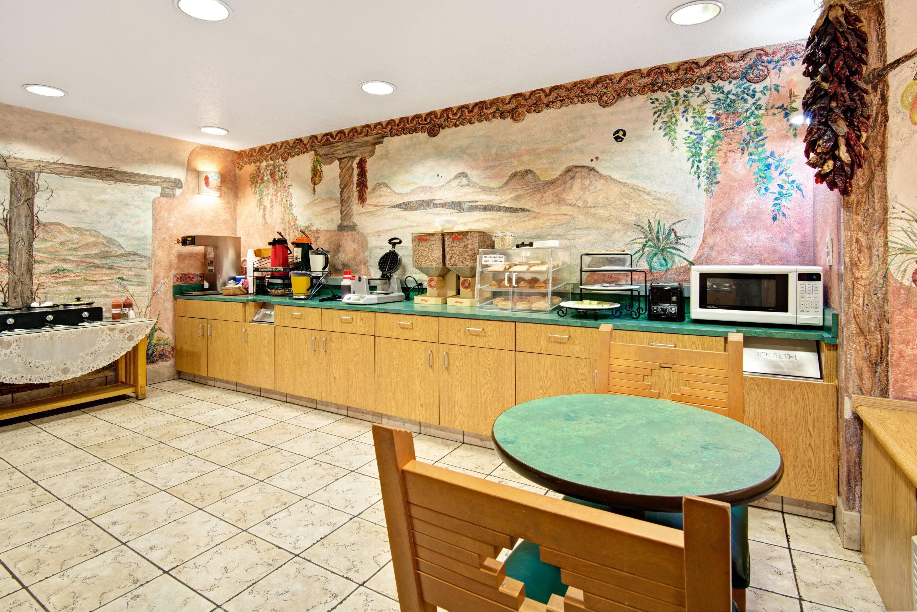 Breakfast Area | Microtel Inn & Suites by Wyndham Albuquerque West