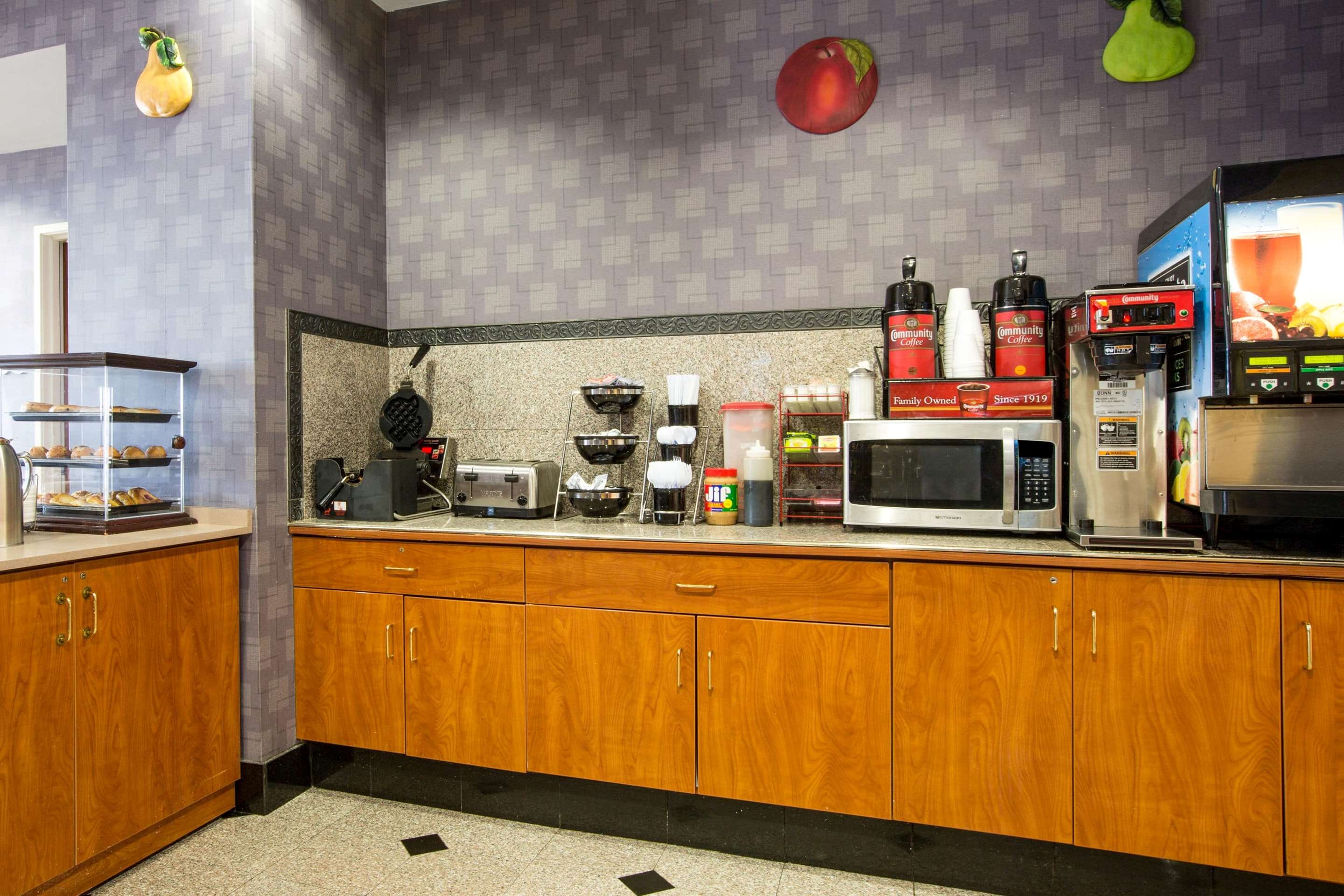 Breakfast Area | Microtel Inn & Suites by Wyndham Garland/Dallas