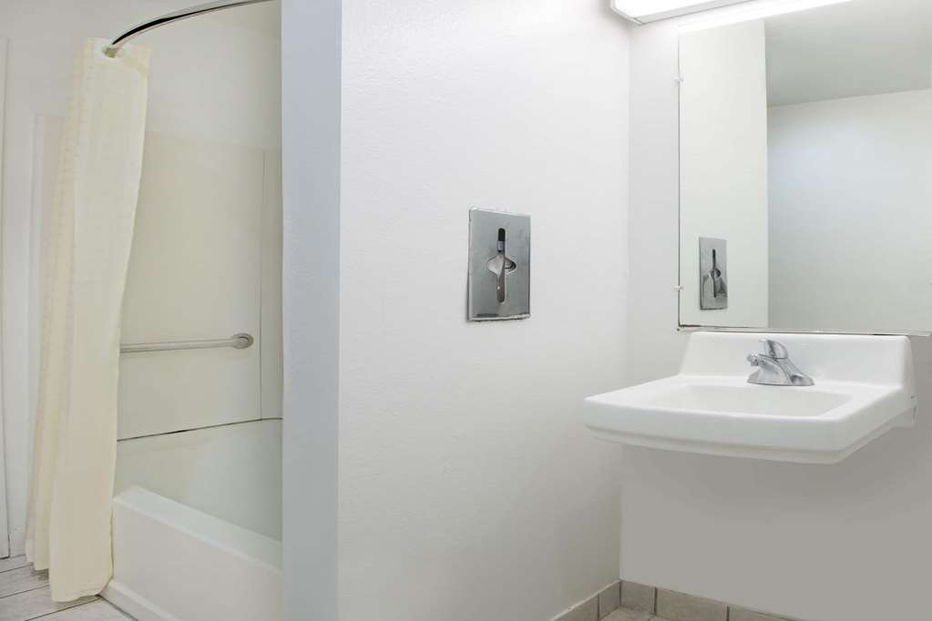 MICROTEL INN & SUITES BY WYNDH-guestroom-Guest Room,Bathroom,On-Site.jpg
