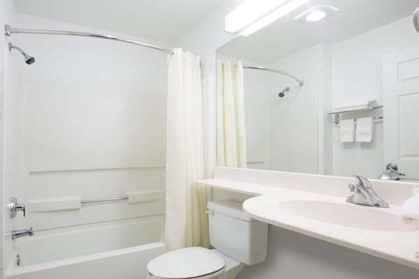  - Microtel Inn & Suites by Wyndham Garland - I-635, Exit 11B