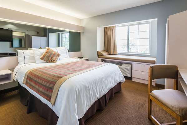  - Microtel Inn & Suites by Wyndham Airport Kansas City - I-29, Exit 13