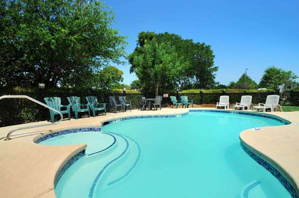 Pool - Microtel Inn & Suites by Wyndham Arlington - I-20, Exit 449