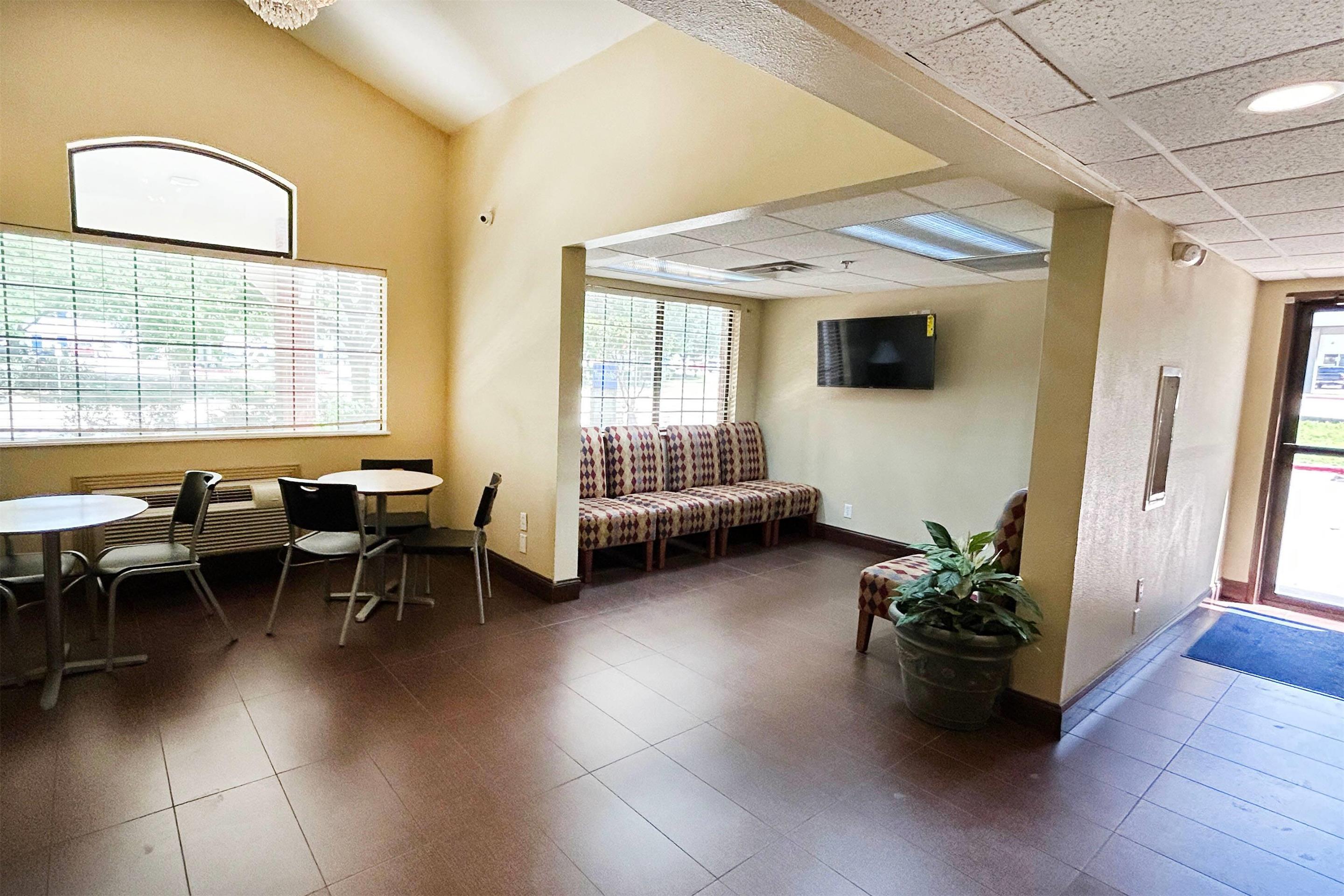 Lobby | Microtel Inn & Suites by Wyndham Arlington/Dallas Area