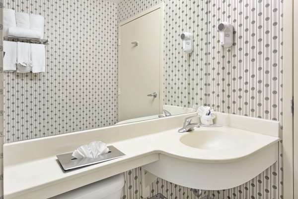  - Microtel Inn by Wyndham Airport Denver