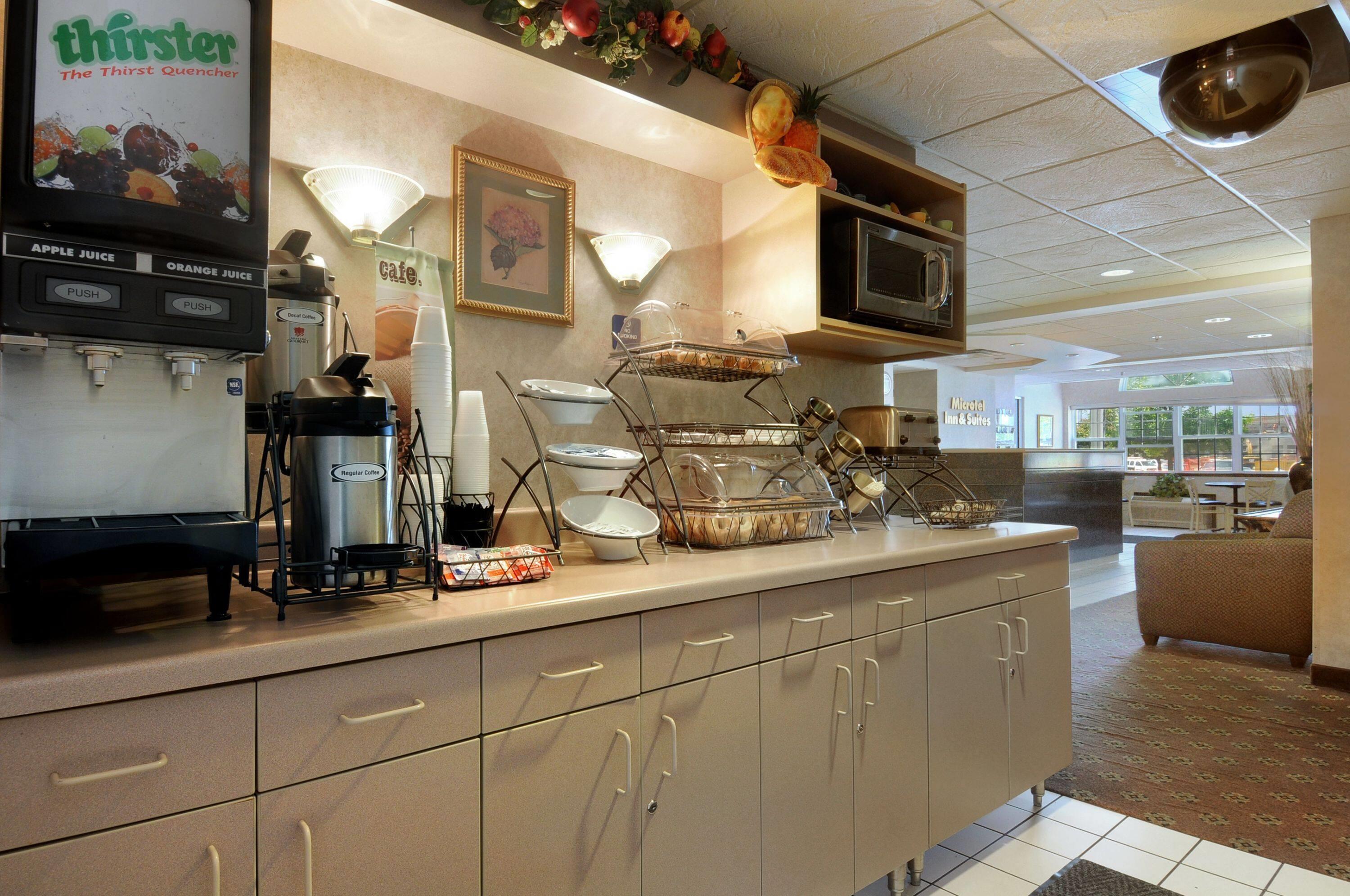 Breakfast Area | Microtel Inn and Suites by Wyndham MSP Airport Bloomington