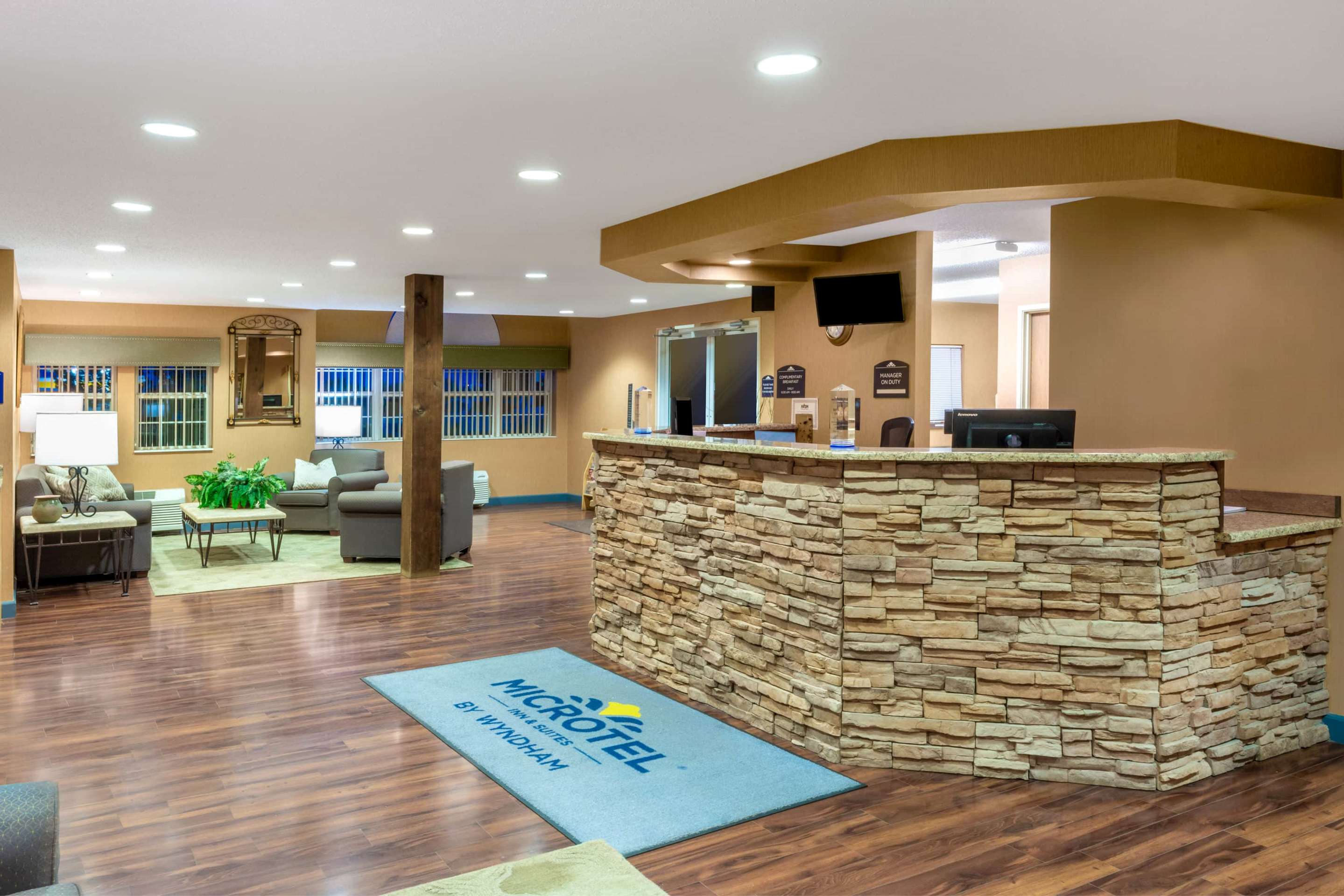 Lobby | Microtel Inn & Suites by Wyndham Raton