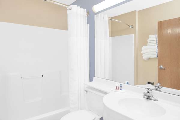  - Microtel Inn by Wyndham Clear Lake - I-35, Exit 194