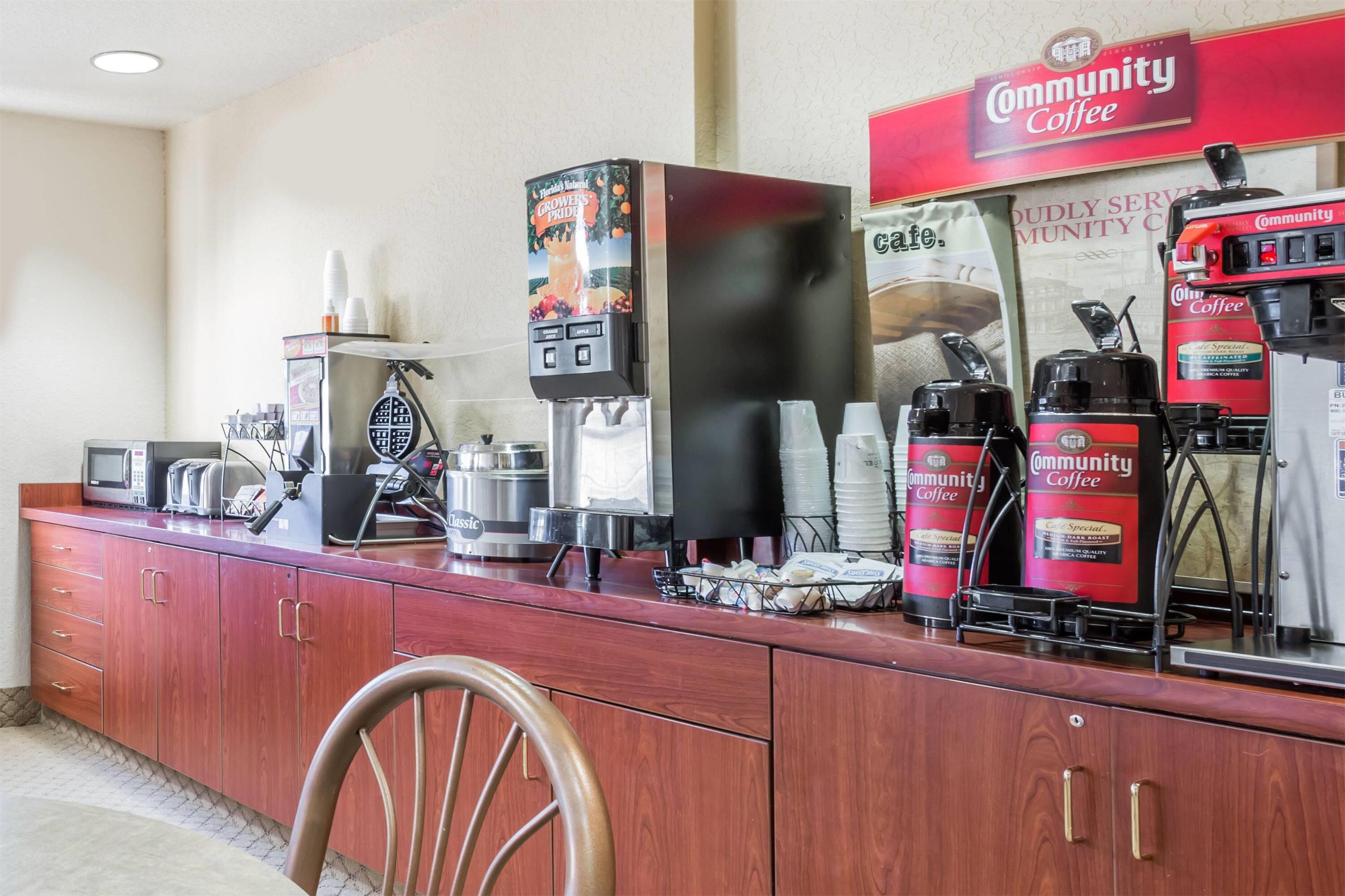 Breakfast Area | Microtel Inn & Suites by Wyndham Marianna