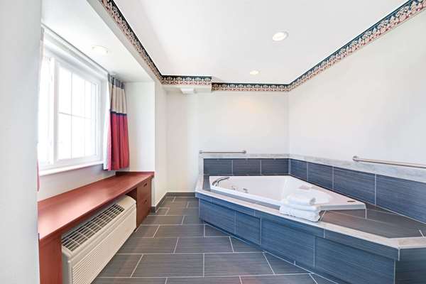  - Microtel Inn & Suites by Wyndham Urbandale - I-35 & I-80, Exit 129