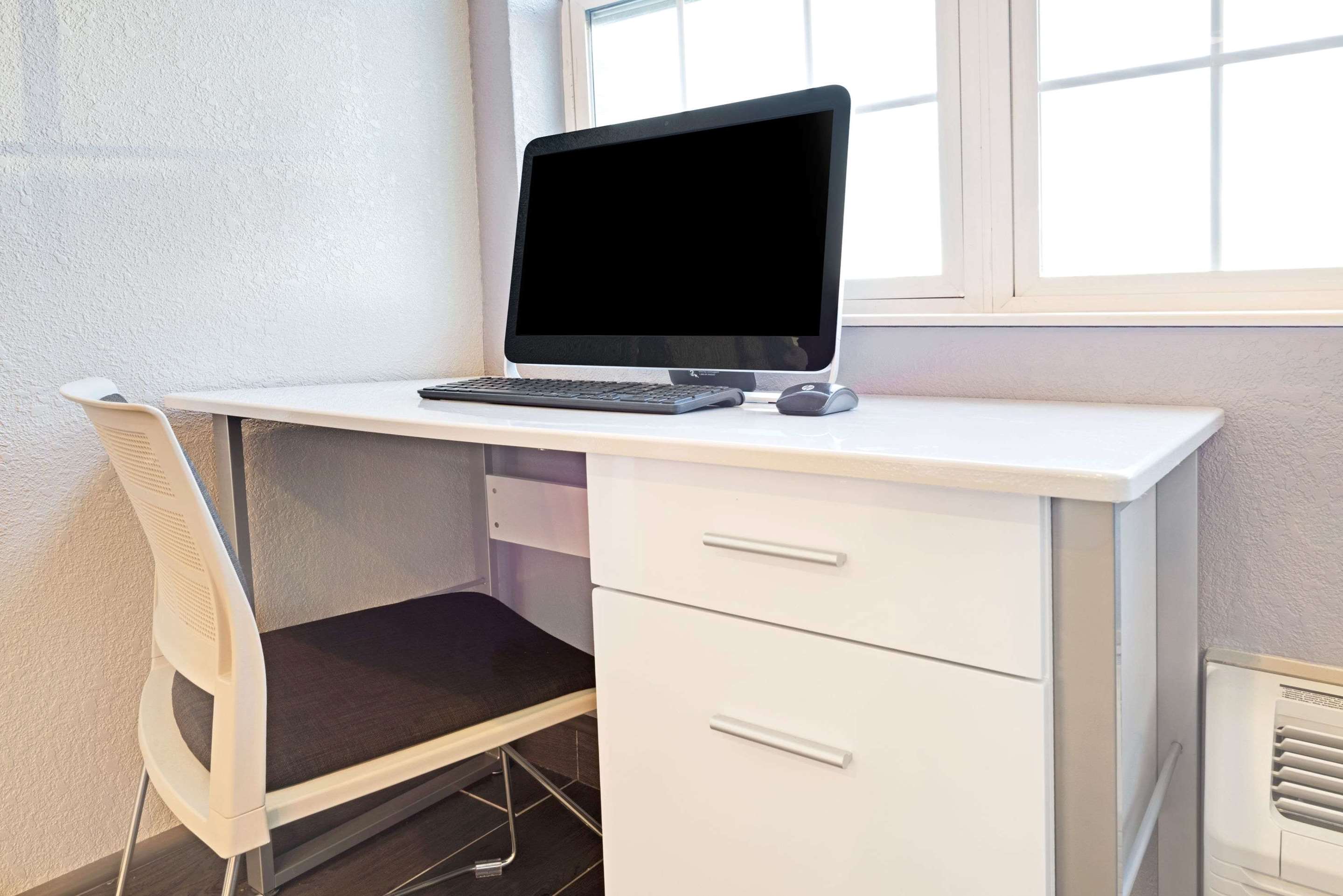 Business Center | Microtel Inn & Suites by Wyndham Urbandale/Des Moines