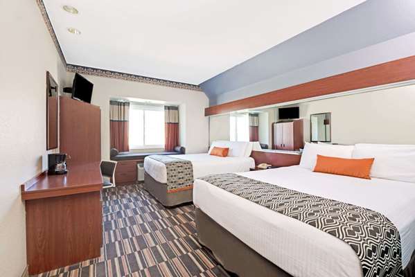  - Microtel Inn & Suites by Wyndham Urbandale - I-35 & I-80, Exit 129