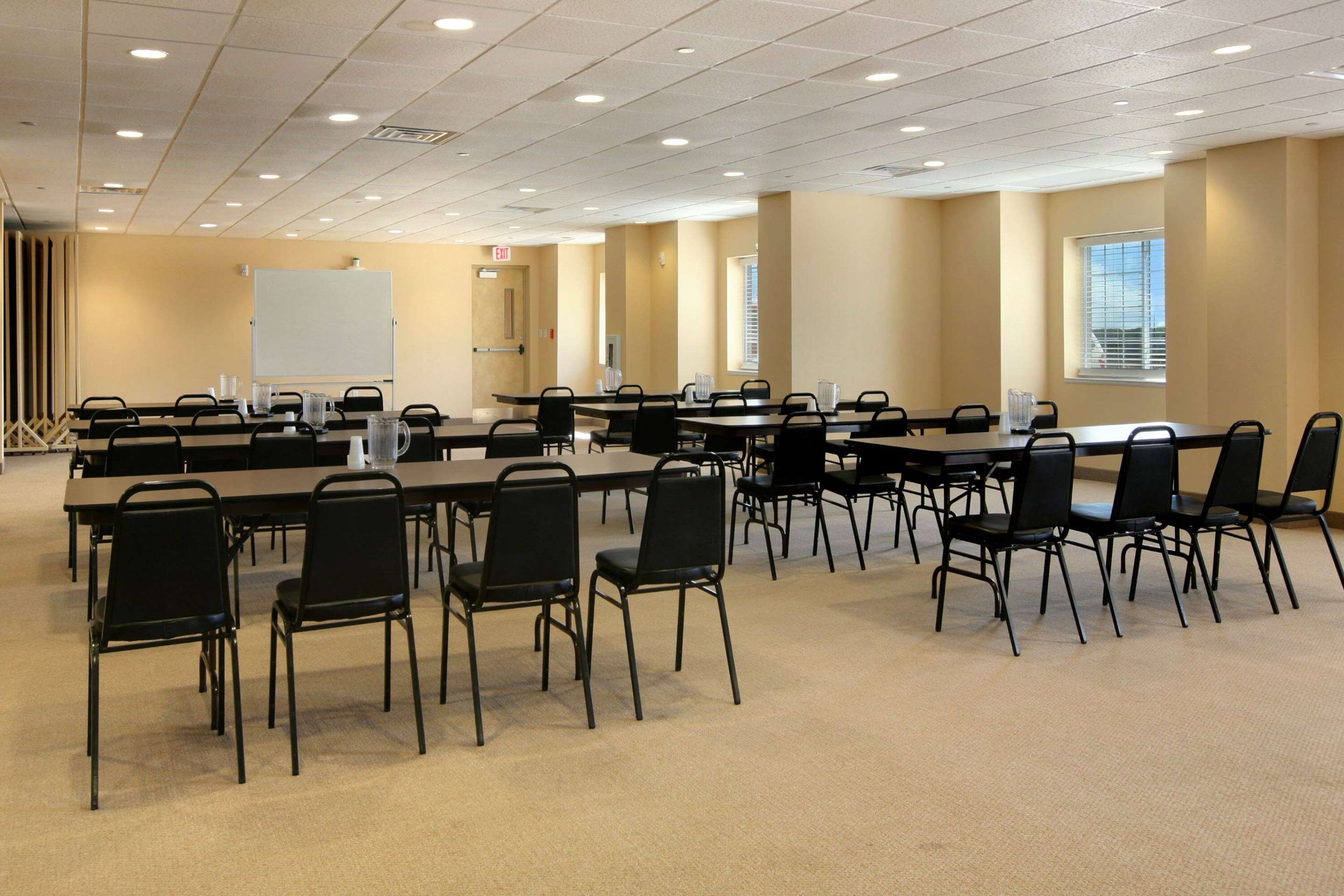 Meeting Room | Microtel Inn & Suites by Wyndham Quincy