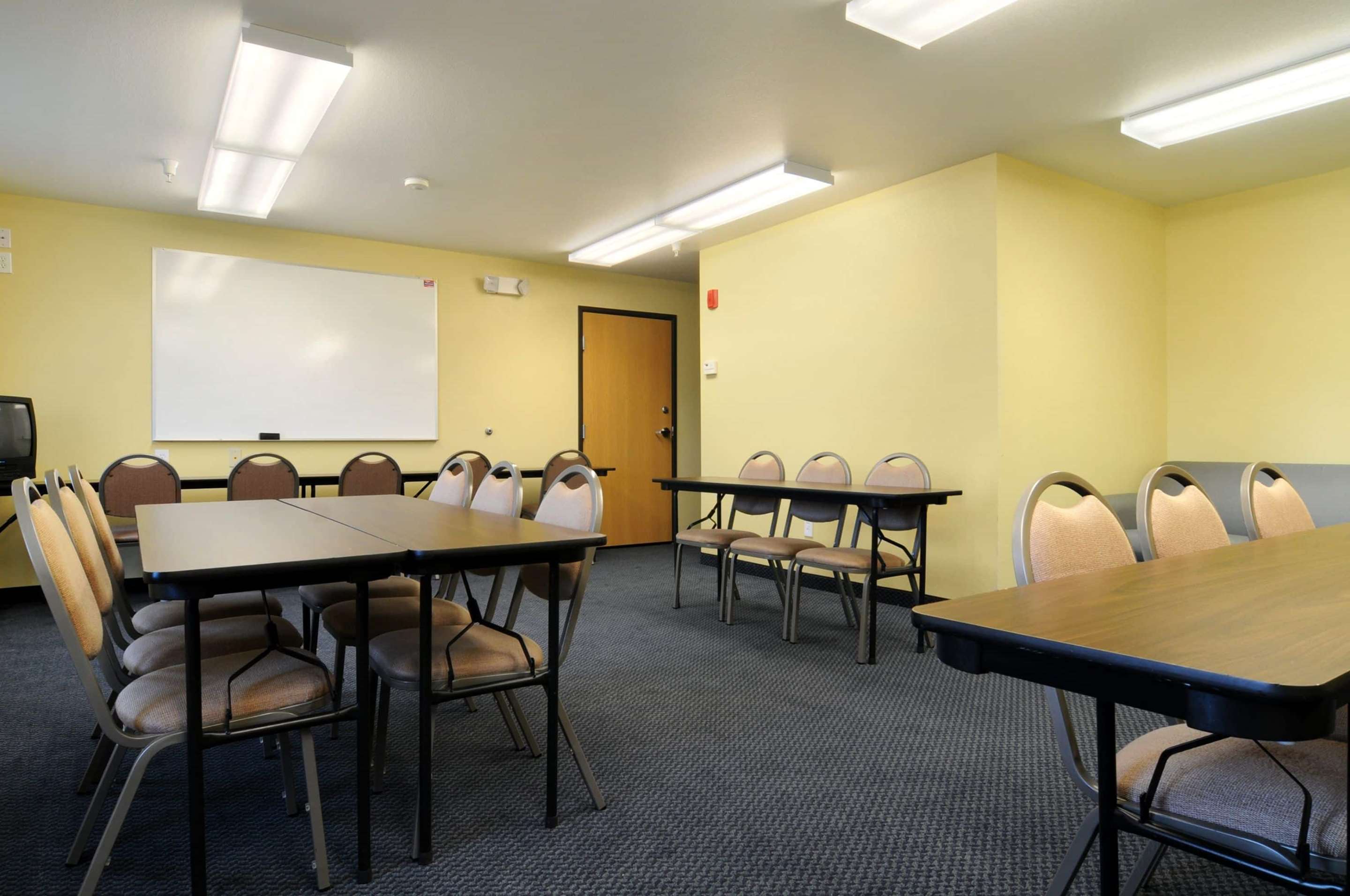Meeting Room | Microtel Inn & Suites by Wyndham Huntsville