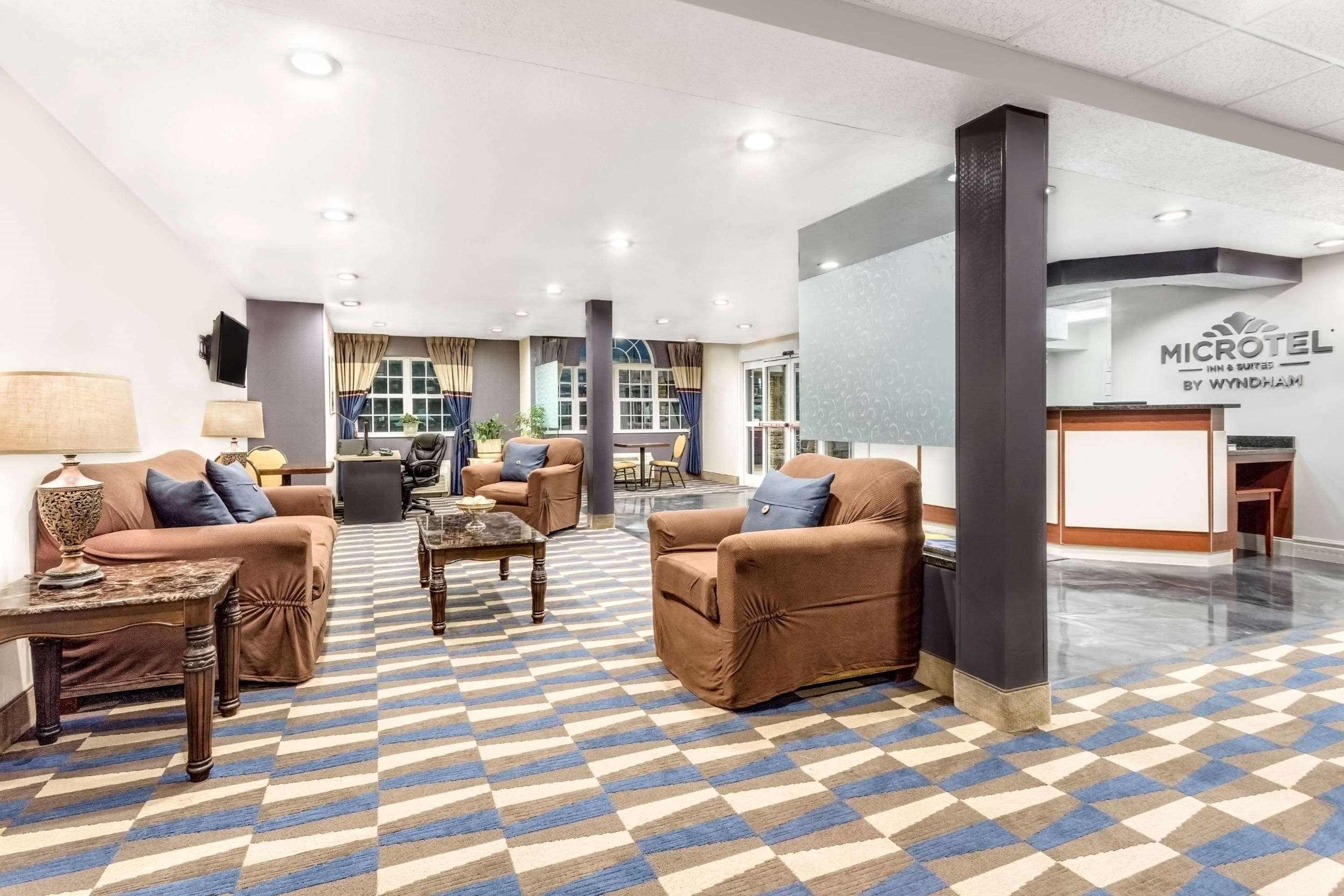 Lobby | Microtel Inn & Suites by Wyndham Bremen