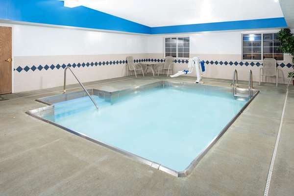 Pool - Microtel Inn & Suites by Wyndham Springfield - I-55 & I-72, Exit 94