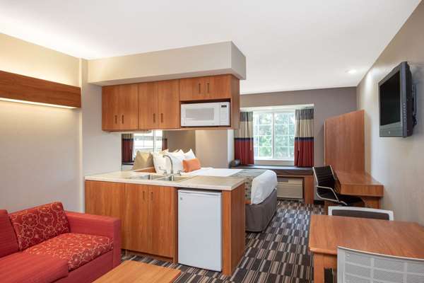 Suite - Microtel Inn & Suites by Wyndham Springfield - I-55 & I-72, Exit 94