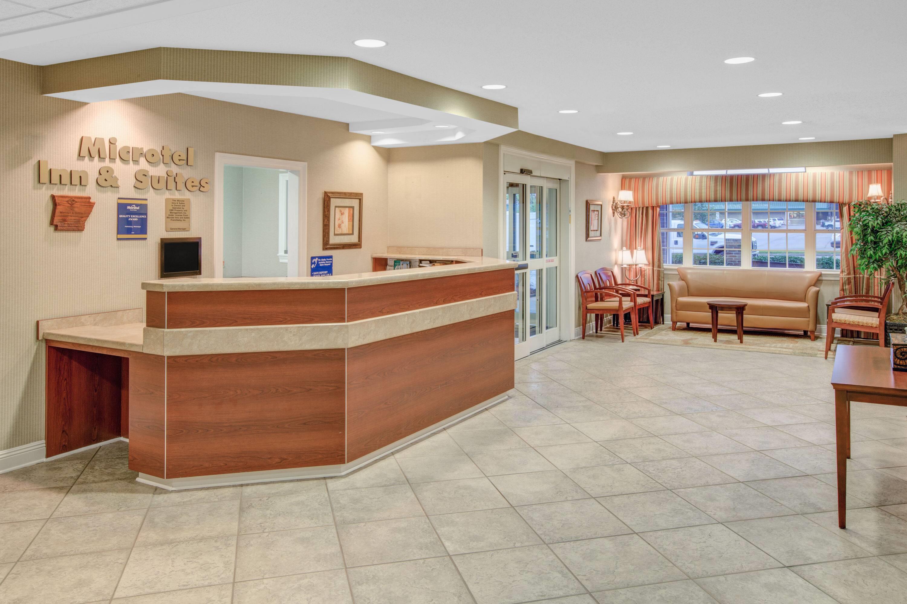 Lobby | Microtel Inn & Suites by Wyndham Hattiesburg