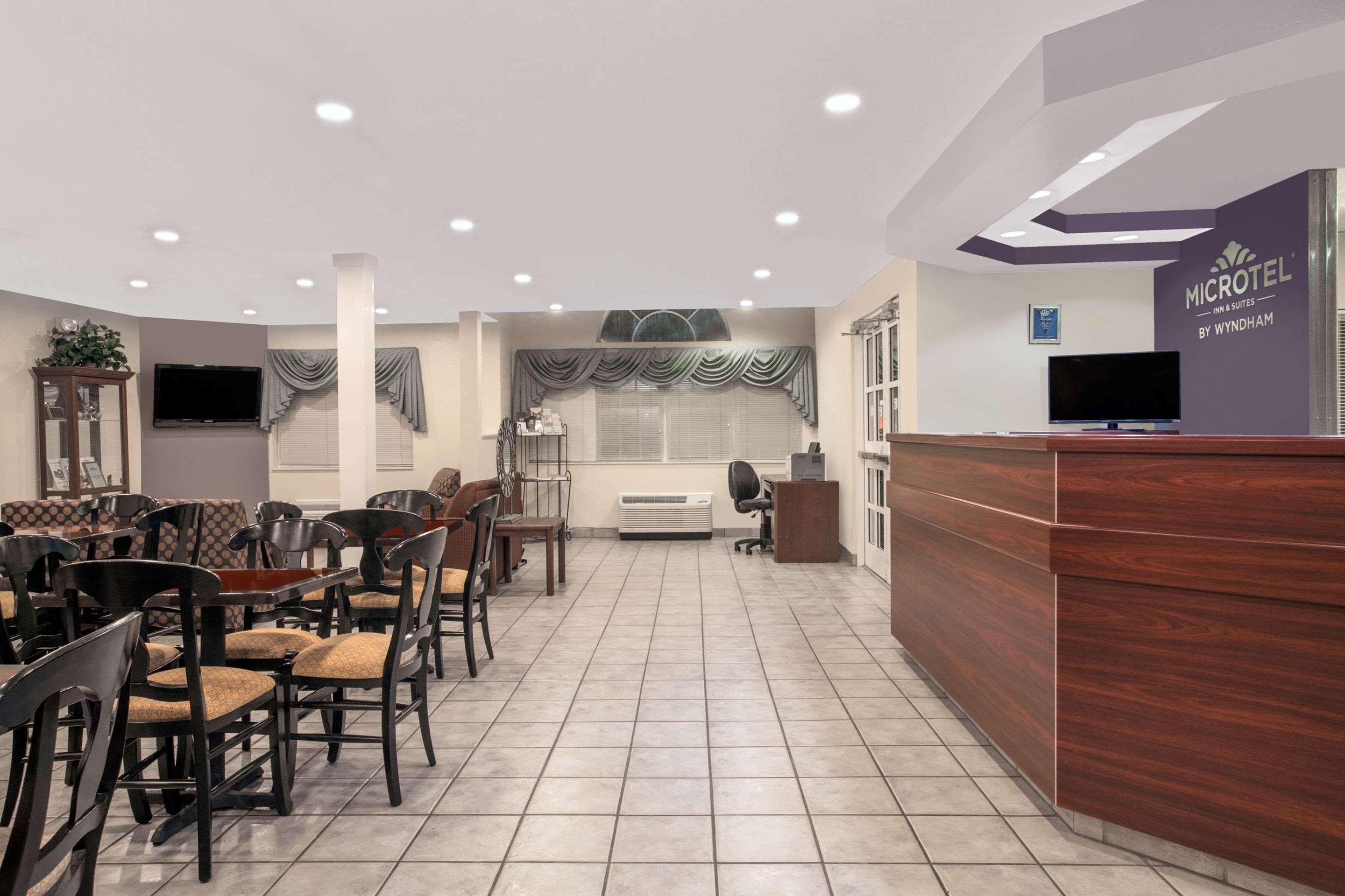 Lobby | Microtel Inn & Suites by Wyndham Meridian