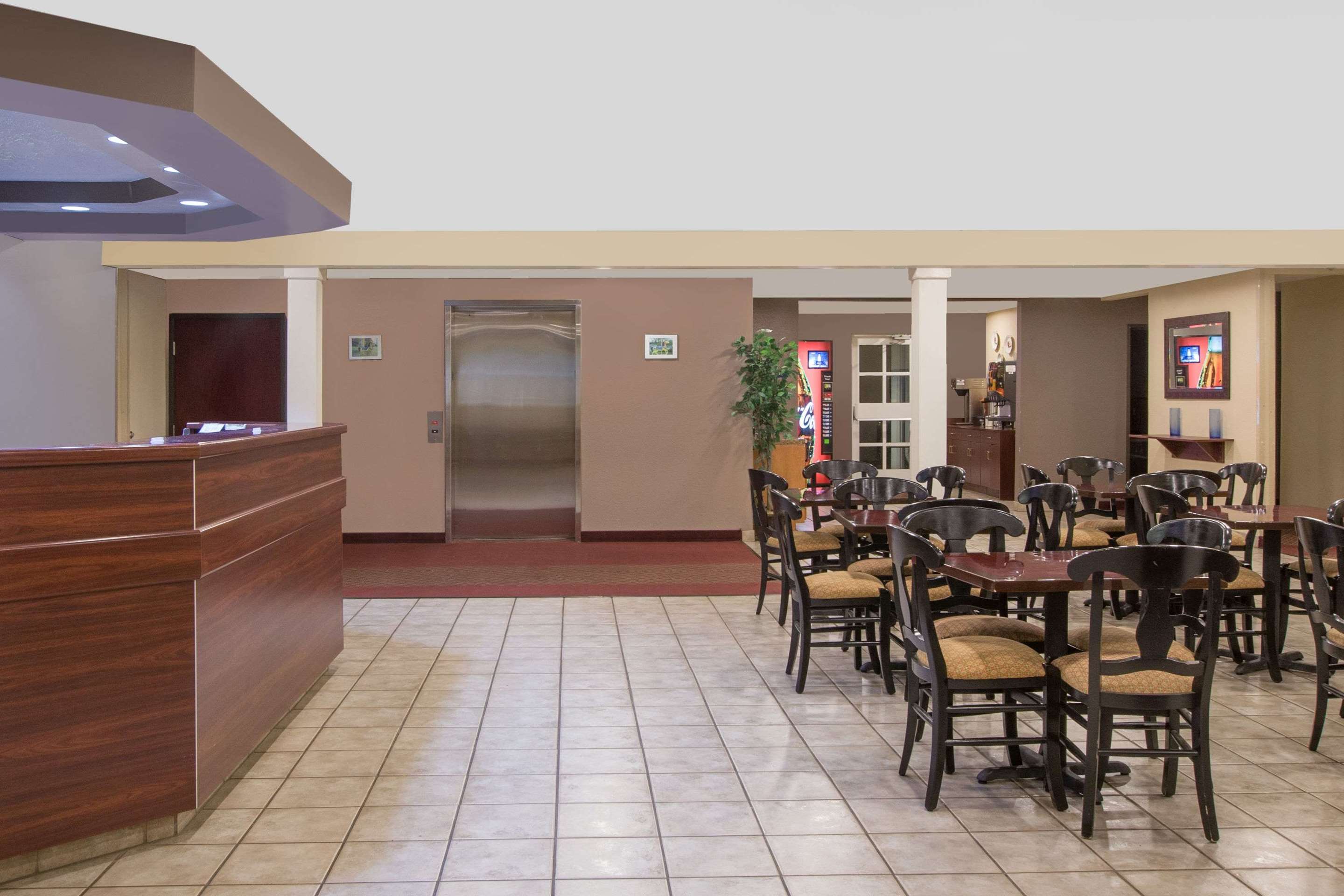 Lobby | Microtel Inn & Suites by Wyndham Meridian
