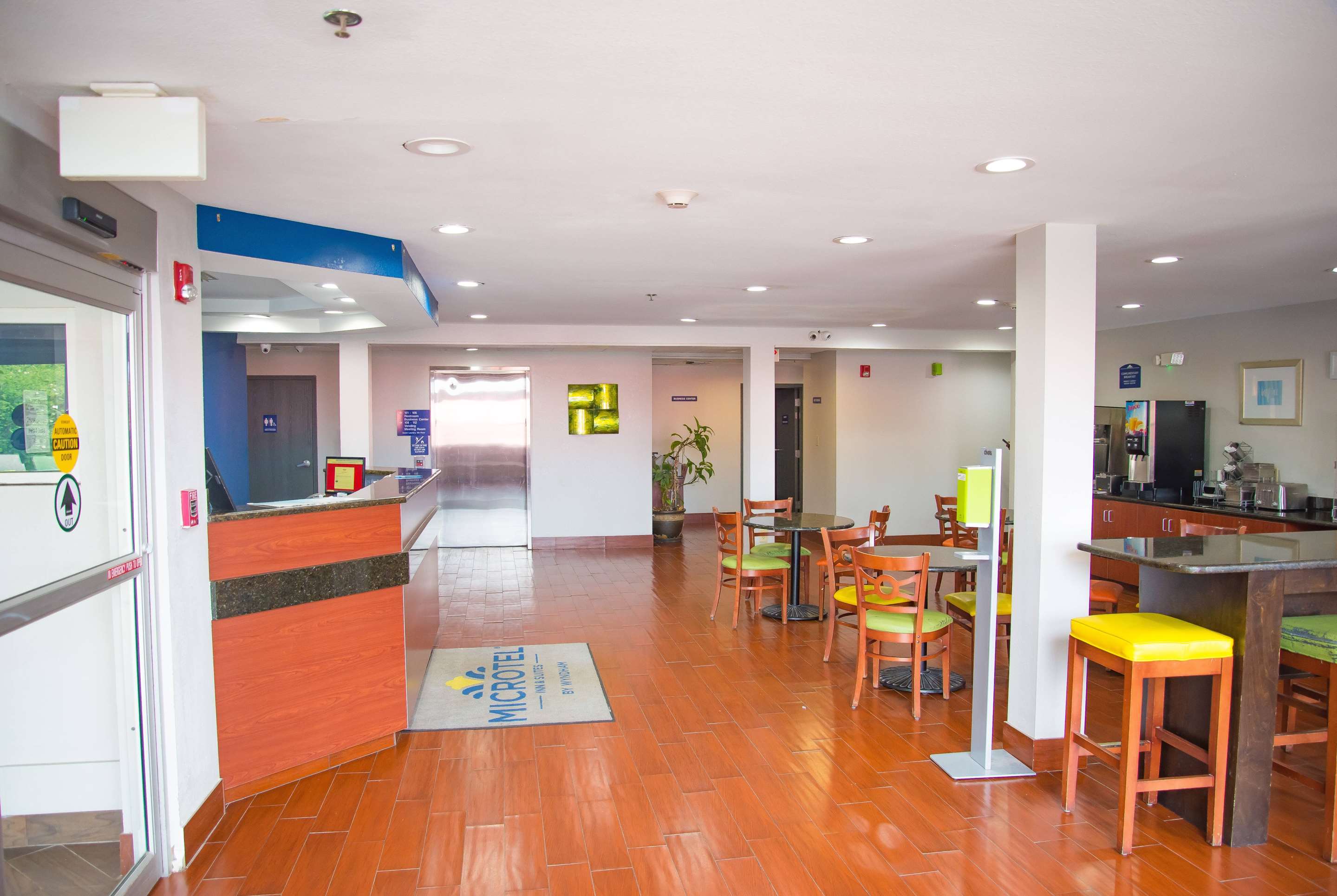 Lobby | Microtel Inn & Suites by Wyndham Daphne/Mobile
