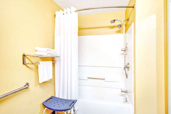  - Microtel Inn by Wyndham Newport News - I-64, Exit 255