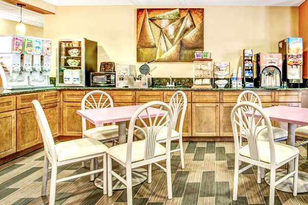  - Microtel Inn by Wyndham Newport News - I-64, Exit 255