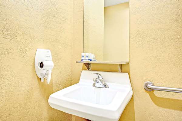  - Microtel Inn by Wyndham Newport News - I-64, Exit 255