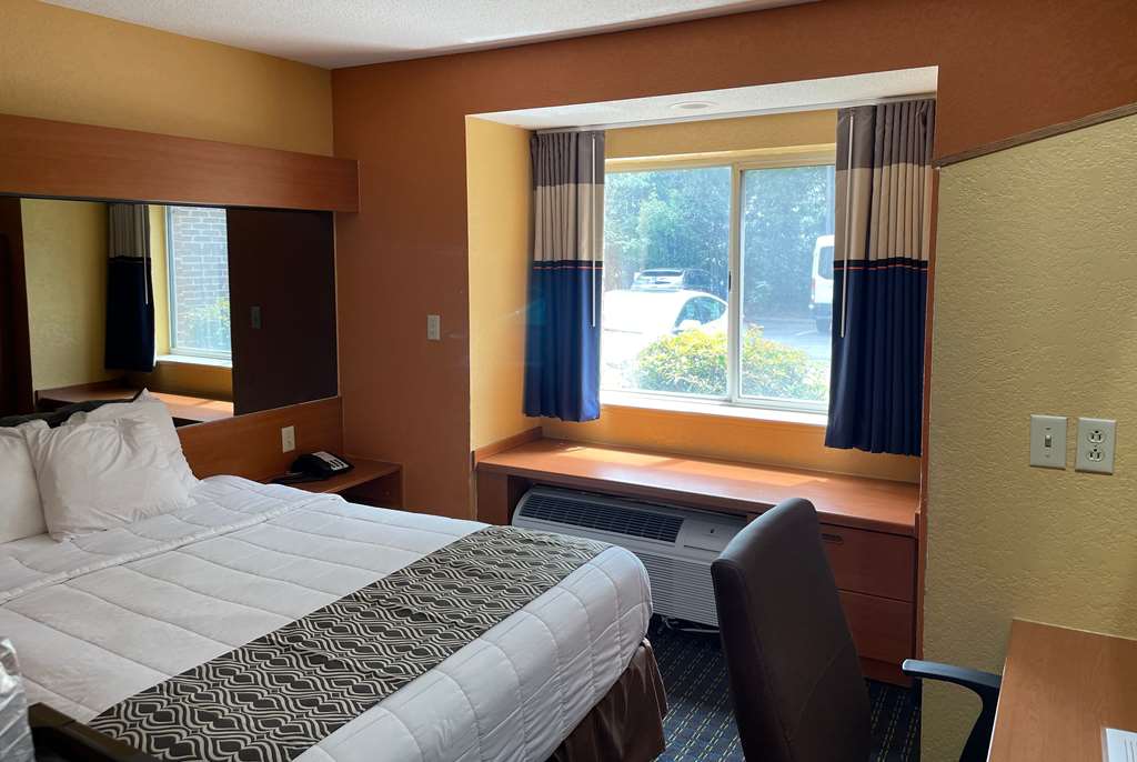 MICROTEL INN & SUITES BY WYNDHAM NE-guestroom-Guest Room,On-Site.jpg