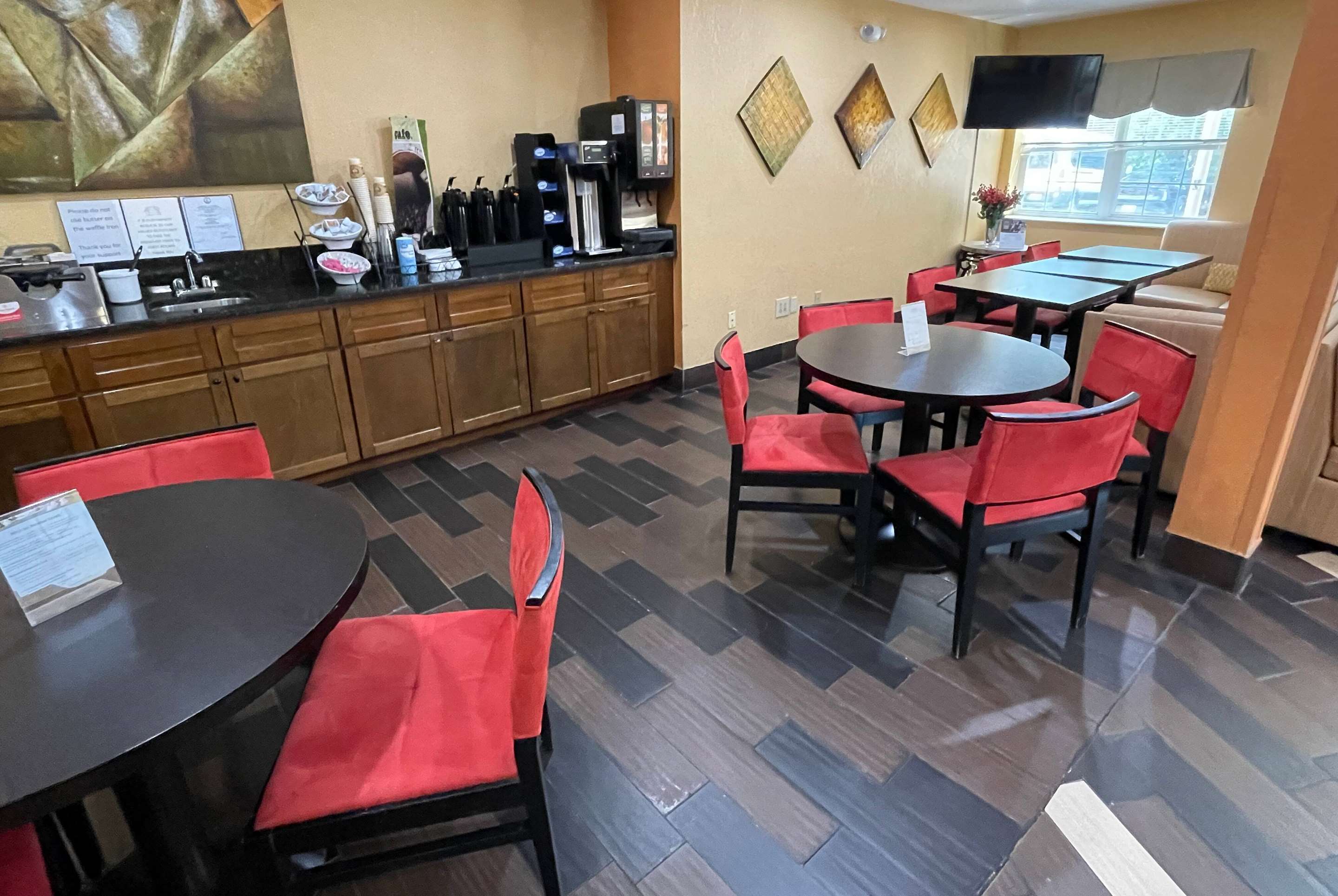 Pool | Microtel Inn & Suites Newport News