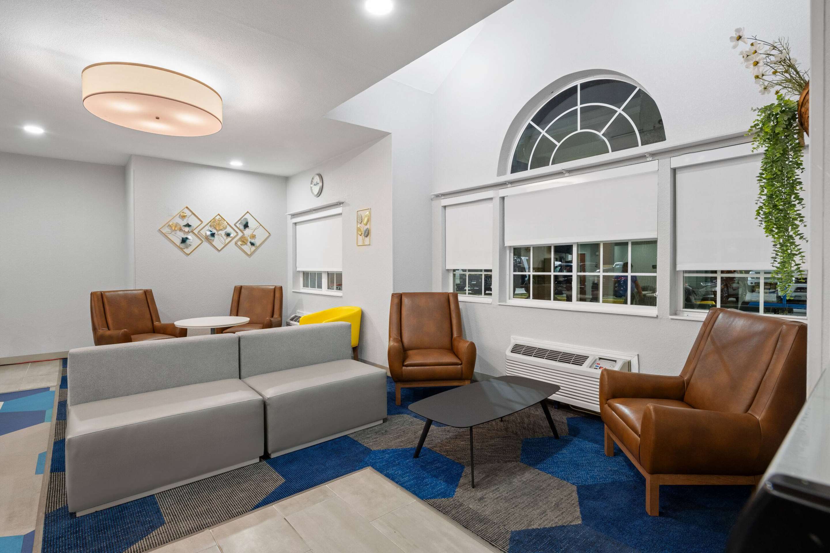 Lobby | Microtel Inn & Suites by Wyndham Houma