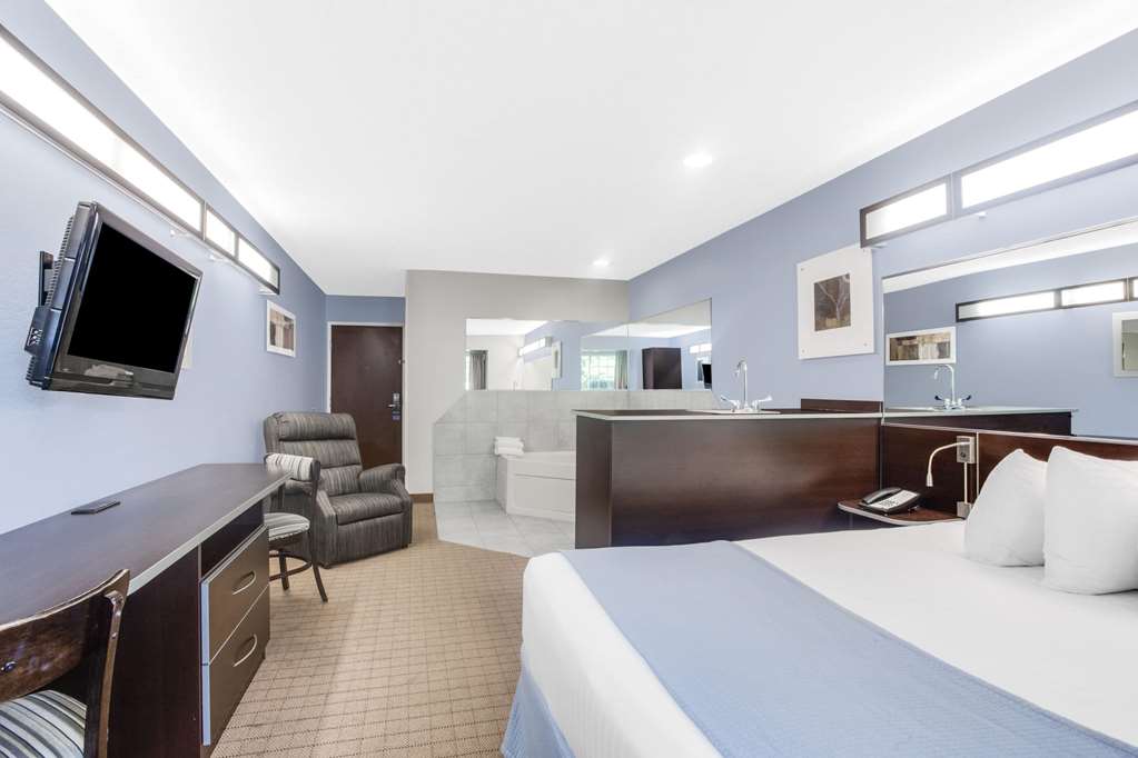 MICROTEL INN & SUITES BY WYNDH-guestroom-Guest Room,On-Site.jpg