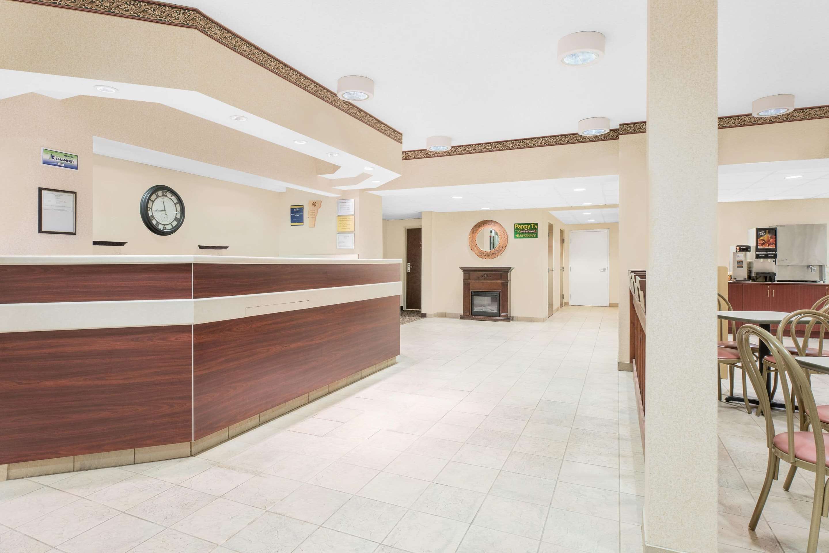 Lobby | Microtel Inn & Suites by Wyndham Hamburg