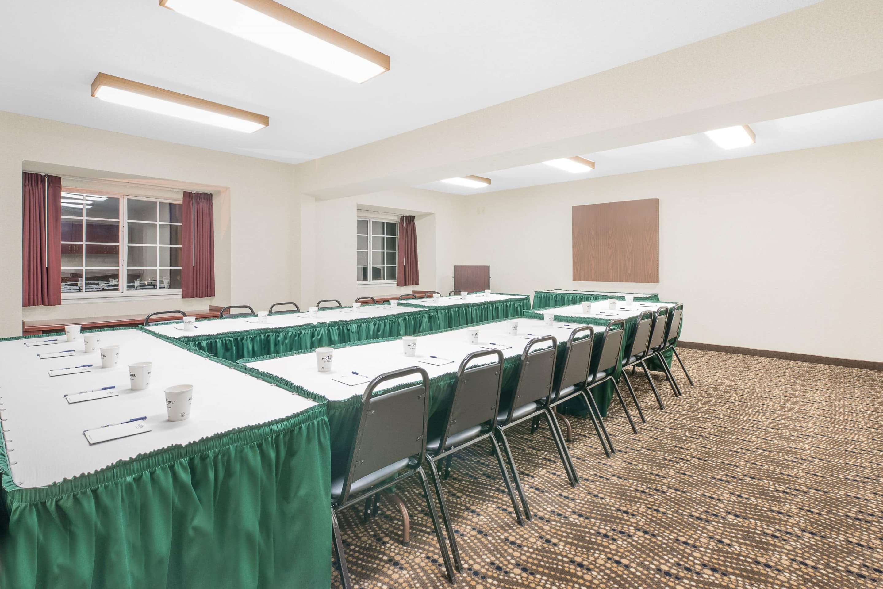 Meeting Room | Microtel Inn & Suites by Wyndham Hamburg