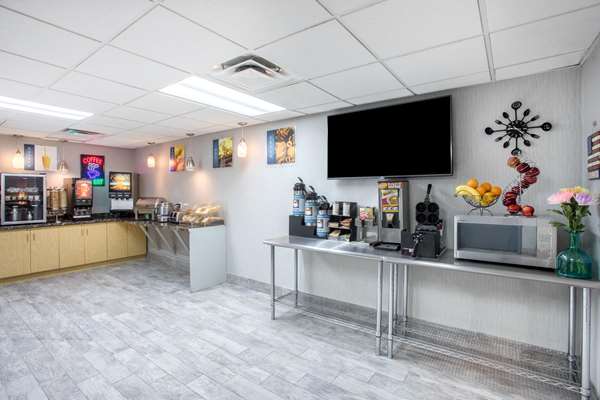  - Microtel Inn & Suites by Wyndham Stockbridge - I-75, Exit 224