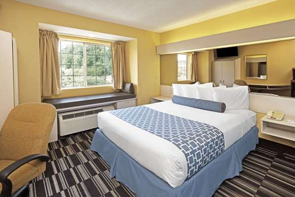  - Microtel Inn & Suites by Wyndham Stockbridge - I-75, Exit 224