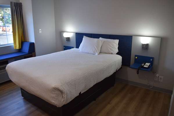  - Microtel Inn & Suites by Wyndham Stockbridge - I-75, Exit 224