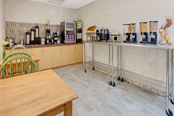  - Microtel Inn & Suites by Wyndham Stockbridge - I-75, Exit 224