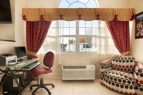 Conference Area - Microtel Inn by Wyndham Ann Arbor