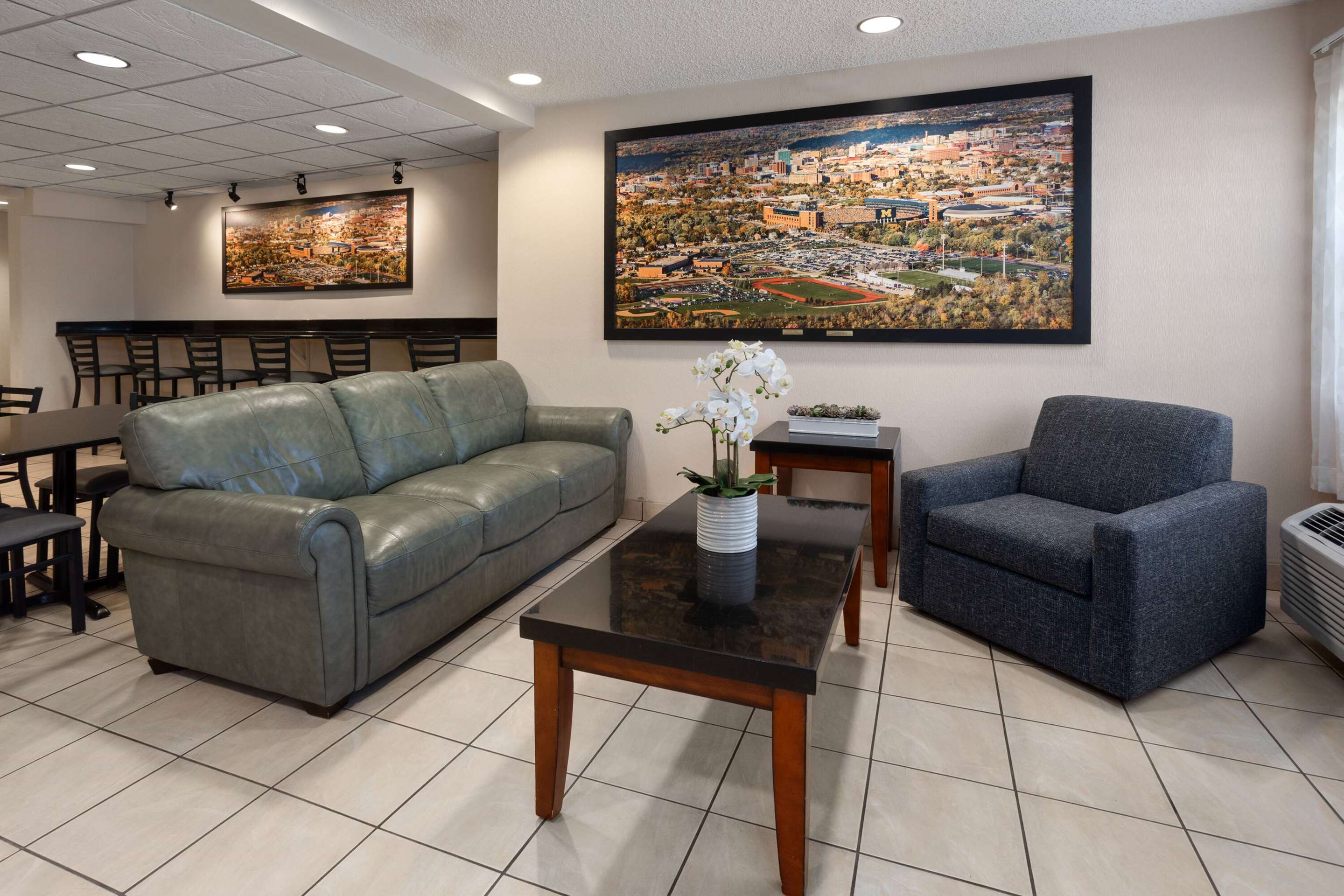 Lobby | Microtel Inn & Suites by Wyndham Ann Arbor